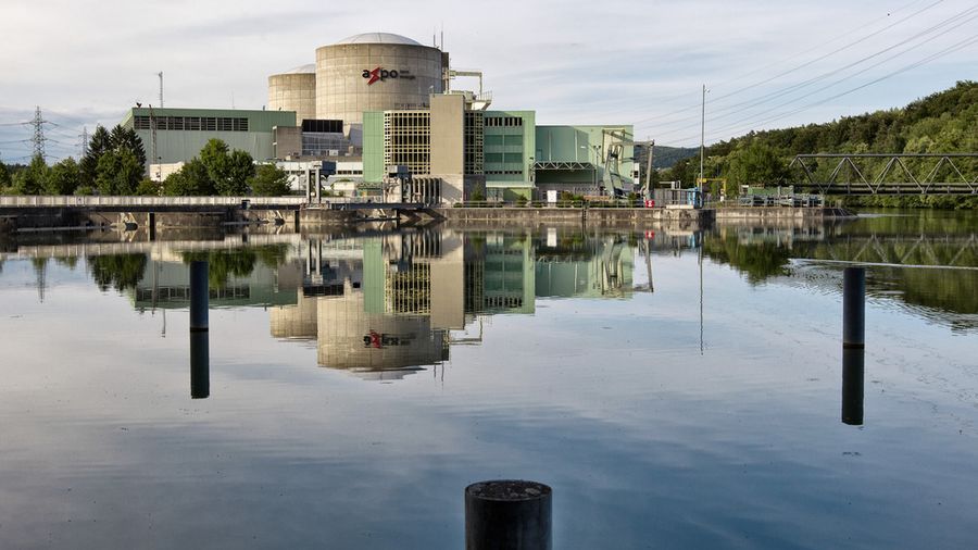 Suisse: le plus vieux réacteur nucléaire en activité criblé de trous
