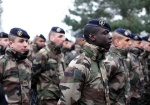 Versailles : des musulmans prient face à des militaires et se moquent d’eux