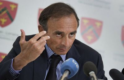 Éric Zemmour se fait insulter et cracher dessus dans la rue, l’agresseur explique son geste – vidéo