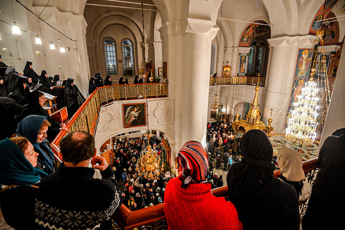Liturgie nocturne dans l'un des monastères de Nijni Novgorod